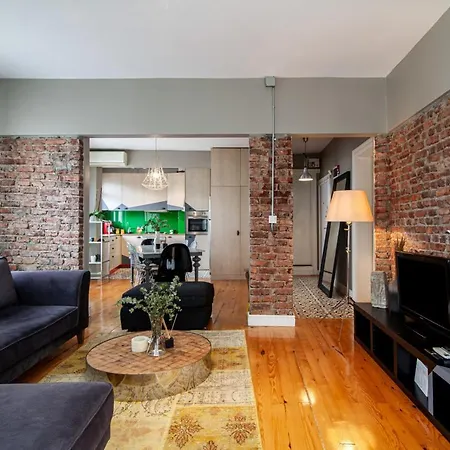 Apartment Modern With Stylish Interior In Beyoglu *